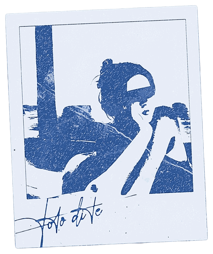 Copertina del singolo Foto di te: una polaroid blu con una ragazza di profilo